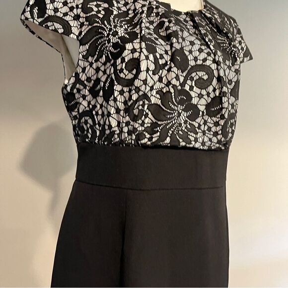 Cap sleeve knee length dress with flattering lace details size 12 - Picture 5 of 14